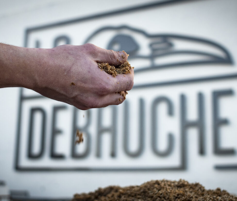 main-dreche-brasserie-artisanale-la-debauche-developpement-durable-methanisation